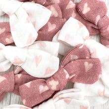 Load image into Gallery viewer, Pink &amp; White Heart Tie Bow

